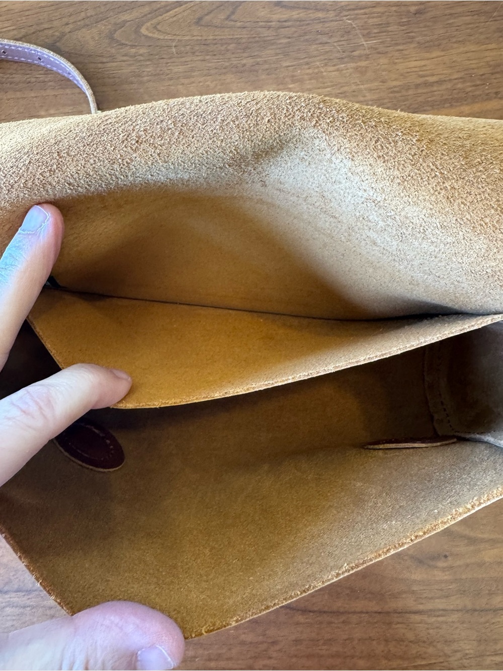 Portland Leather Medium Metro Crossbody - Picture 6 of 9